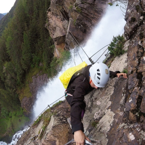 Klettersteig am Stuibenwasserfall  im  Oetztal